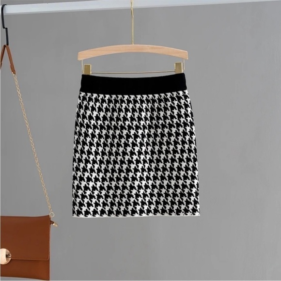 Houndtooth Black & White Matching Cardigan & Mini Skirt Set Size Small - Picture 4 of 14